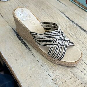 Andre Assous NOLITA  ESPADRILLE WEDGE size 7.5